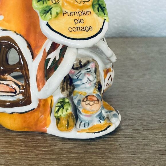 Blue Sky Clayworks Pumpkin Pie Cottage Cat Baker Candle Holder - Picture 3 of 4